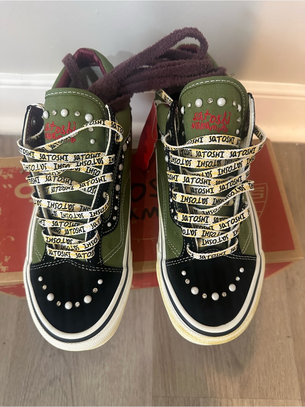 Vans x Satoshi Nakamoto
Old Skool Shoes Men size 8
Women size 9.5